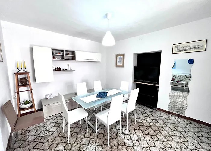 Casa Gioia Nel Cuore Di Carloforte; Wifi E Ac * Carloforte (Isola di San Pietro)